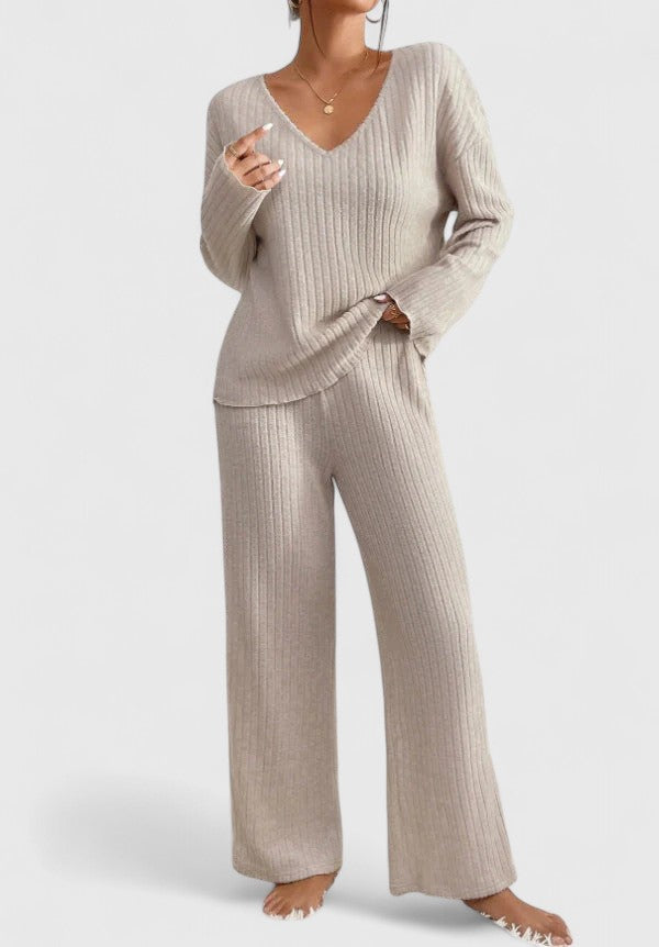 Angeline™ Comfortable Set | V-Neck Sweater and Wide-Leg Ribbed Pants